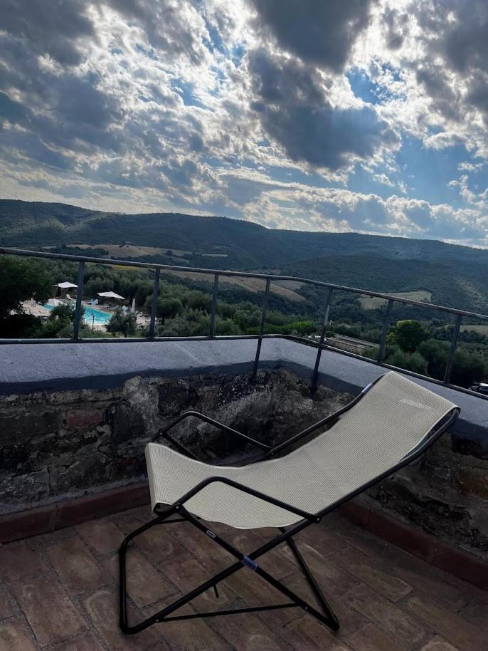 Medieval Tower In Umbria With Swimming Pool Montelagello Екстериор снимка